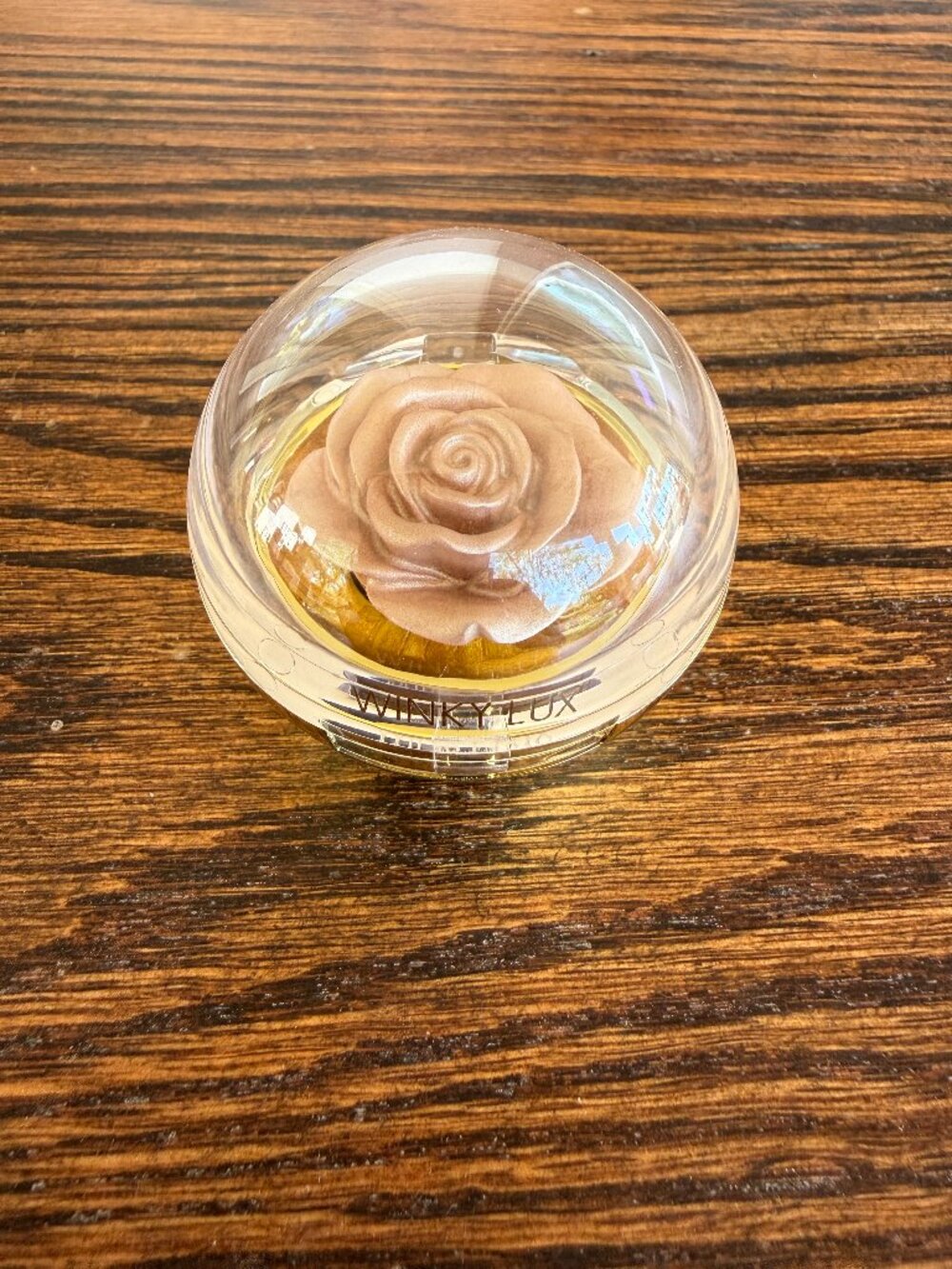 Winky Lux Cheeky Rose Highlighter Champagne